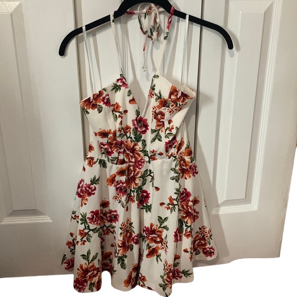 Entro V-neck White Halter Dress with Red and Orange Floral Pattern US Size Small
